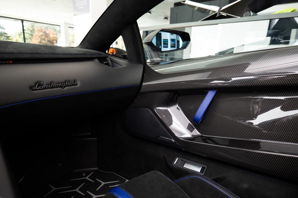 Lamborghini Aventador