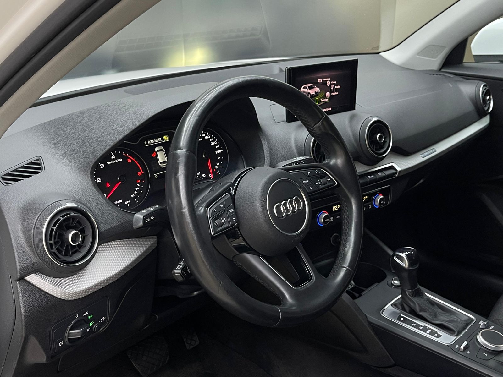 Fahrzeugabbildung Audi Q2 35d Quatt S-Tr. LED+KLIMAUT+HIFI+APS+DAB+ACC