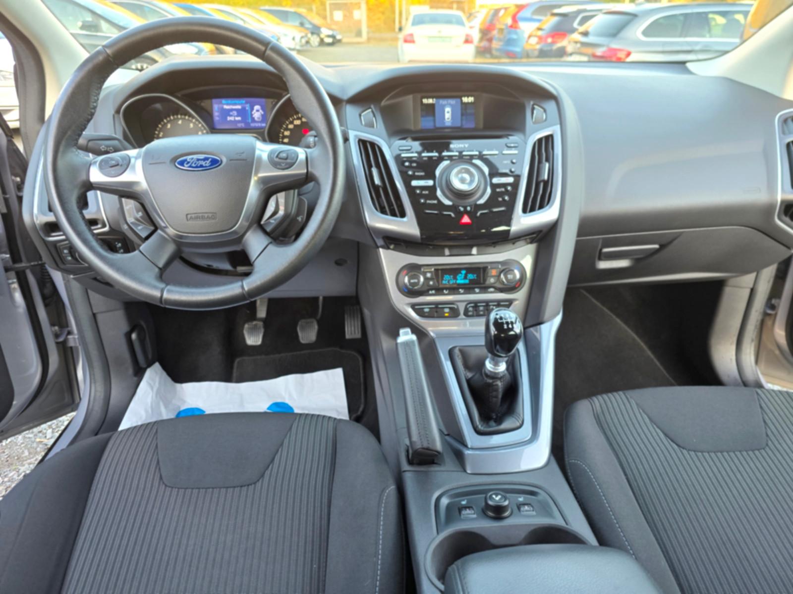 Ford Focus 2012 — photo 22