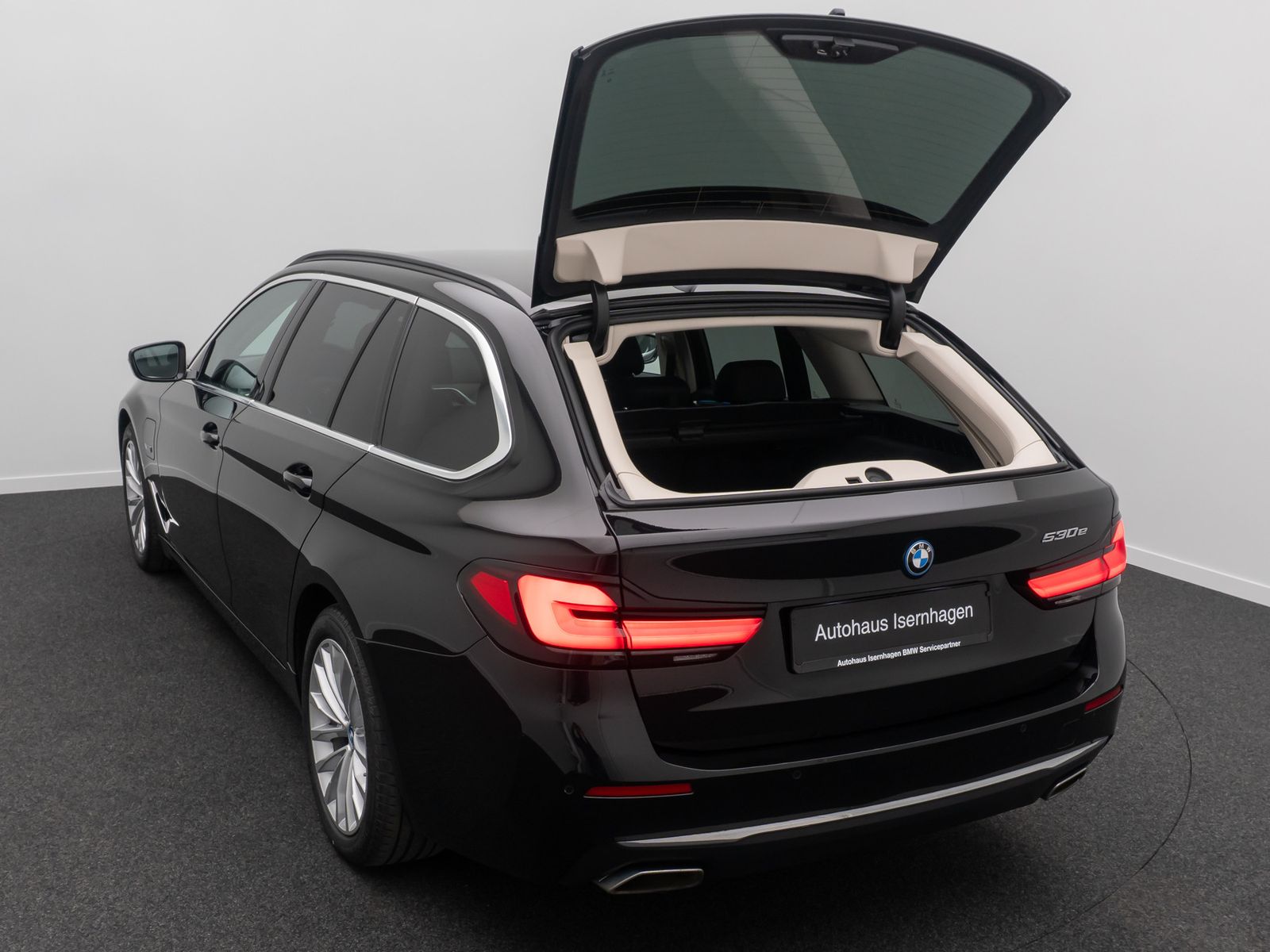 Fahrzeugabbildung BMW 530e Luxury Line DAB Laser Komfort H/K HUD Sport