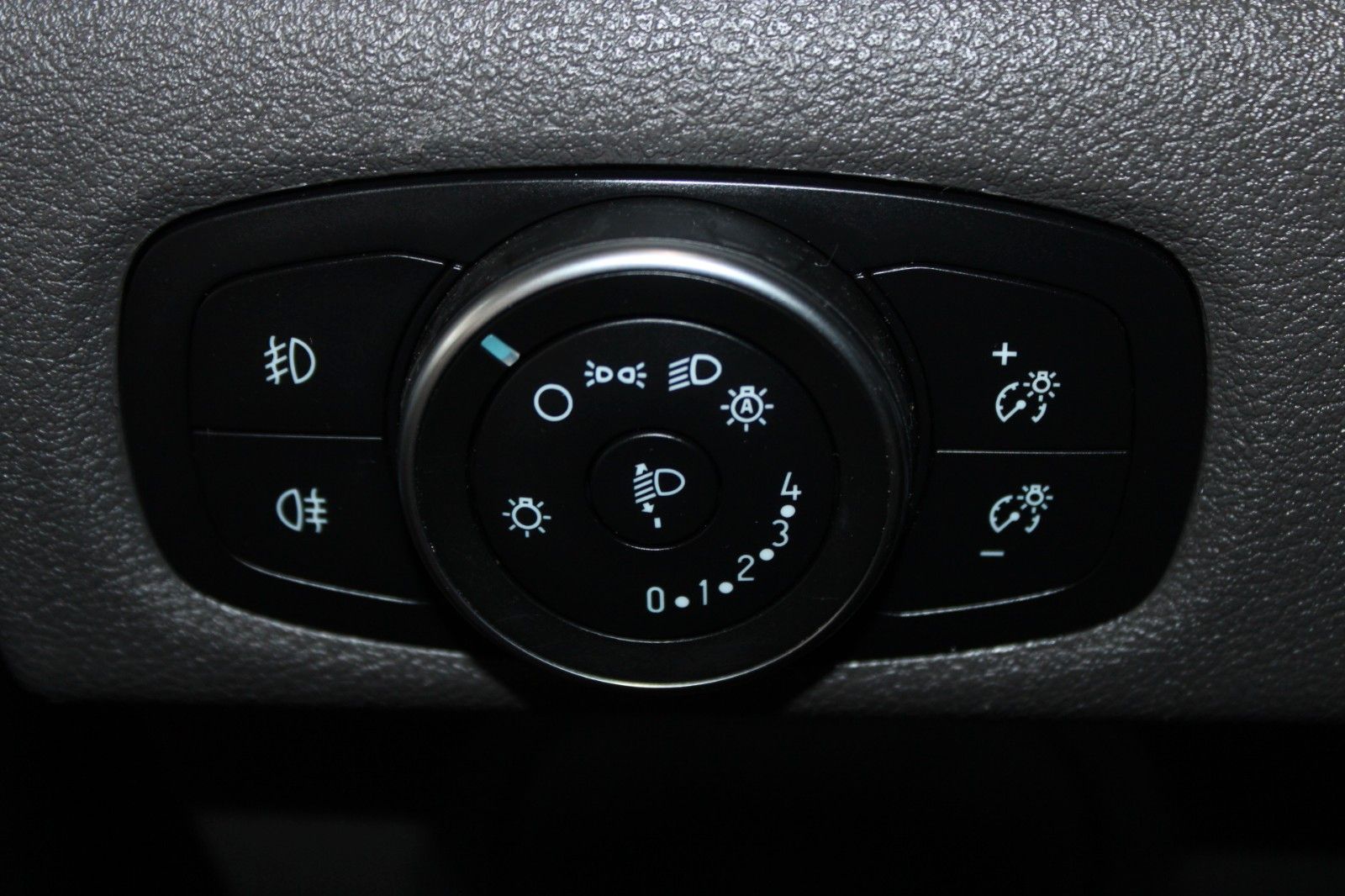 Fahrzeugabbildung Ford Transit Custom Aut. LIMITED L2 AC AHK SHZ Regale