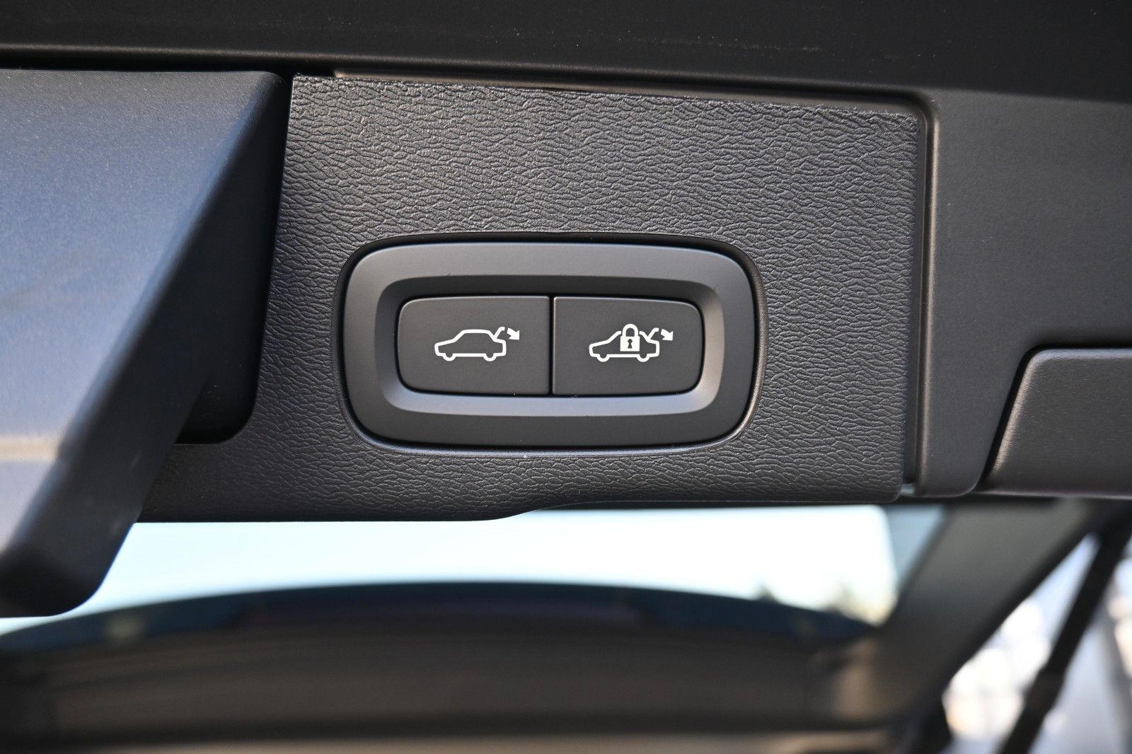 Fahrzeugabbildung Volvo XC60 B5 Benzin AWD Ultra Dark*PANO*360°*LUFT*ACC