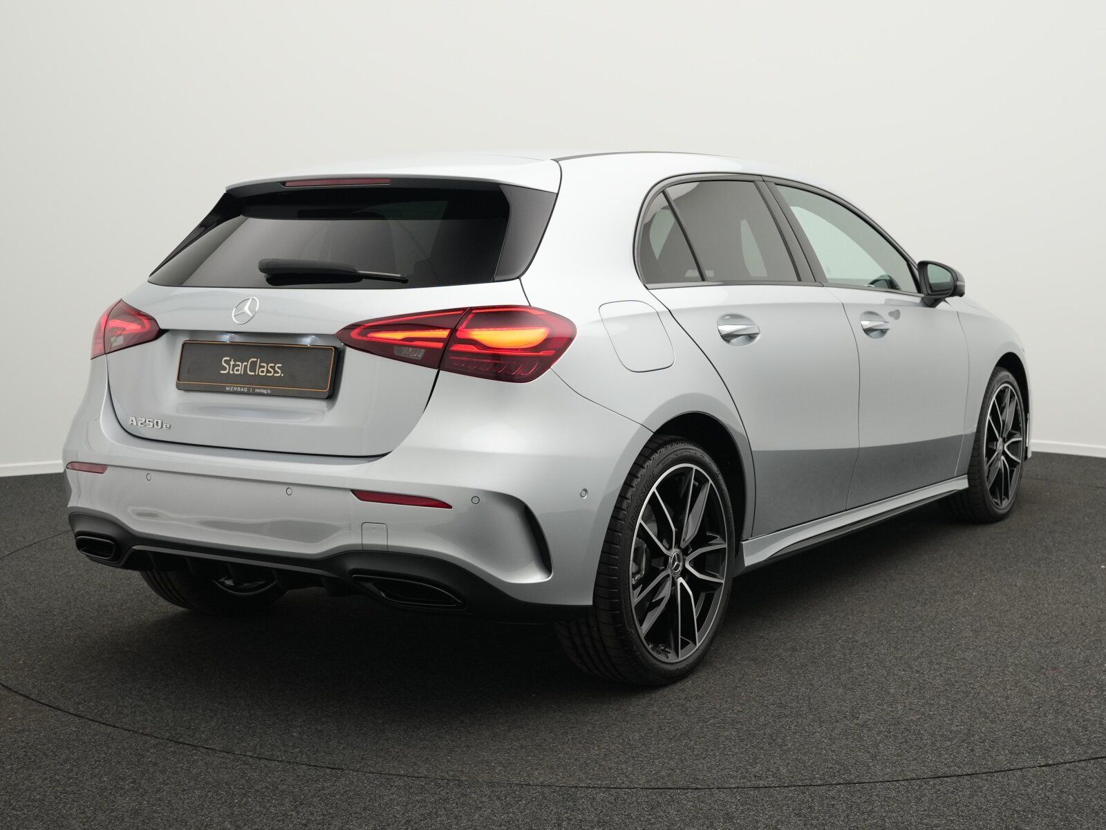Mercedes-Benz A 250 e Pano+Multi+360°+Totw+Distr+19" imagem 3