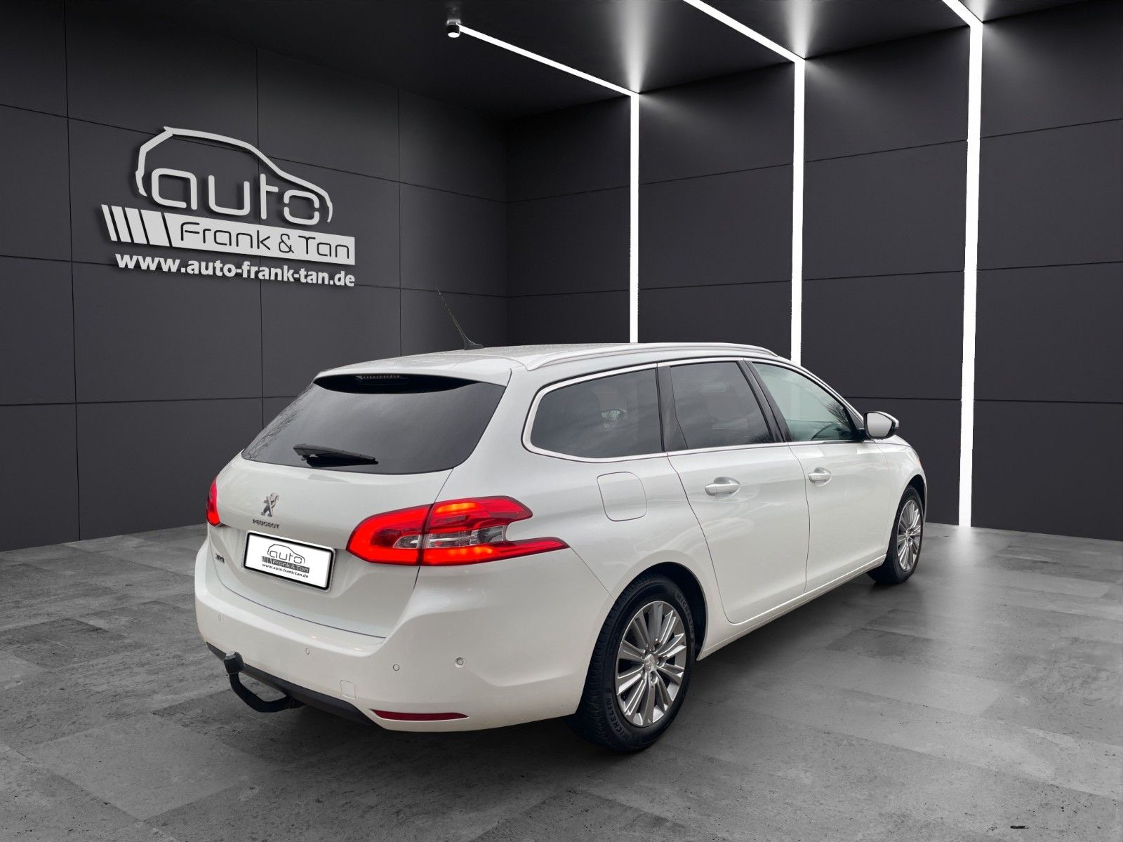 Fahrzeugabbildung Peugeot 308 SW Allure Pack*AHK*Kamera*Ambiente*Navi*