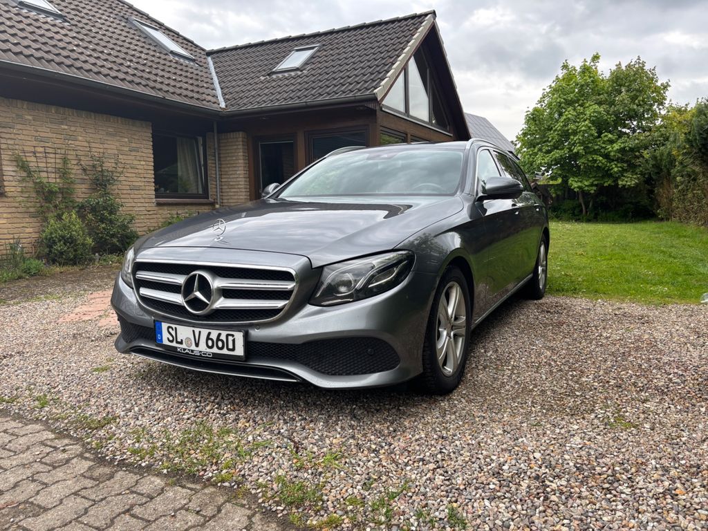 Image of Mercedes-Benz E 220