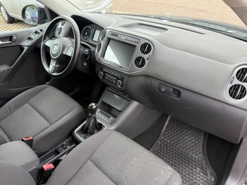 Volkswagen Tiguan - 10
