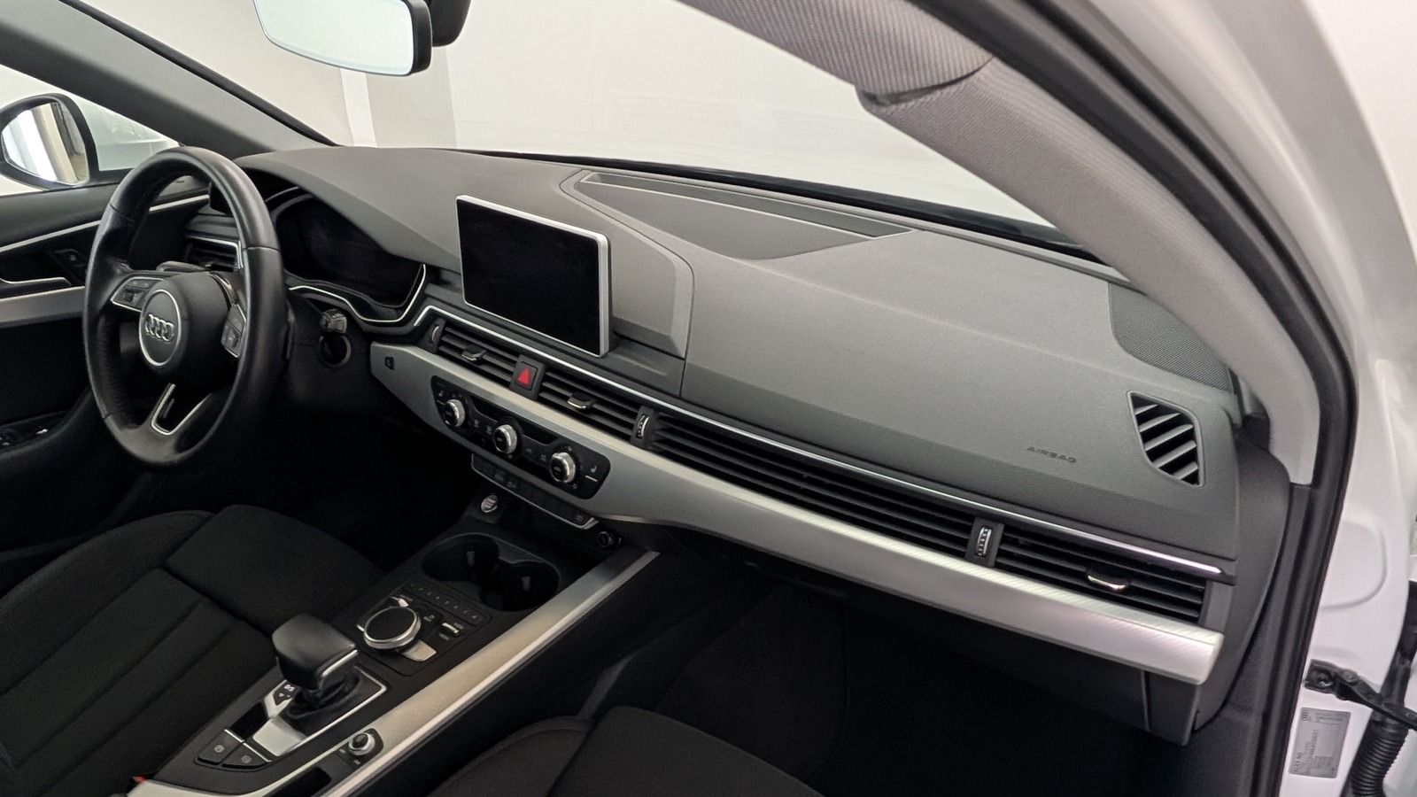 Fahrzeugabbildung Audi A4 Avant 35 TDI sport S-tronic LED * Navi