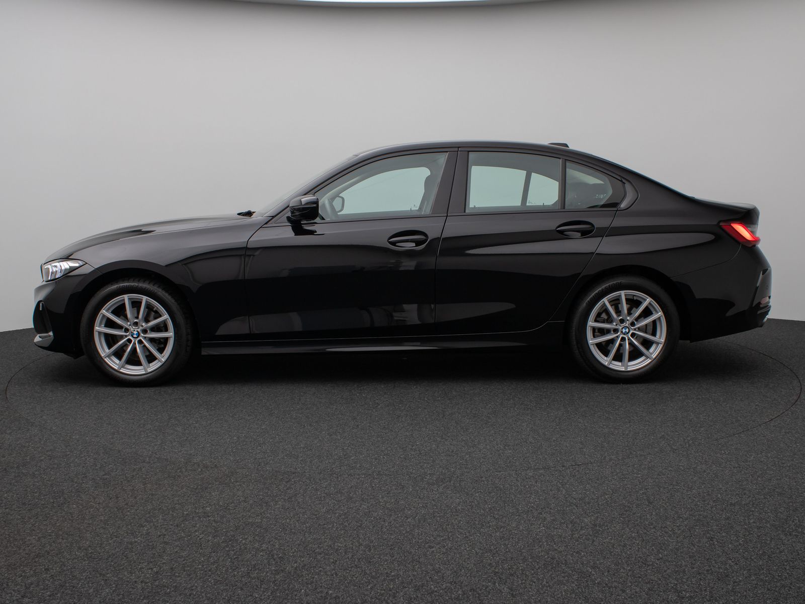 Fahrzeugabbildung BMW 318i HUD DAB CockPitPro PDC Geschwindigkeitsreg