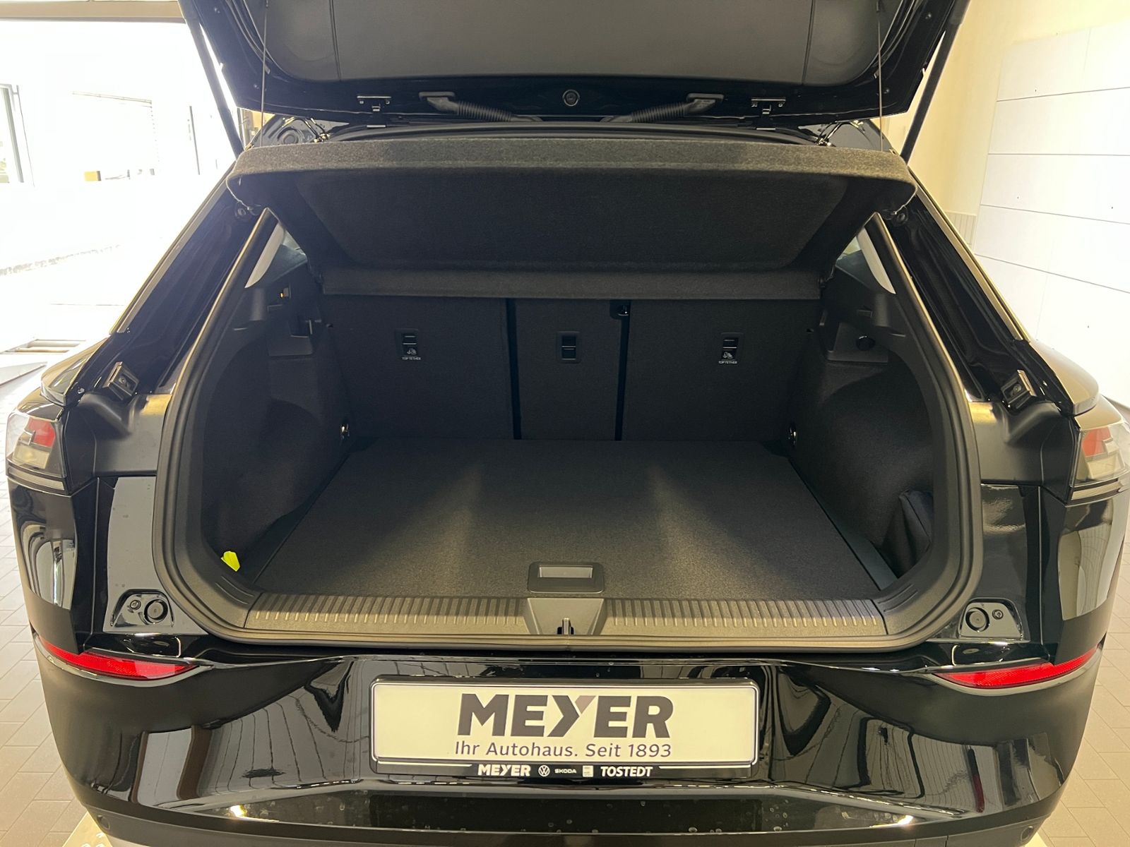 Fahrzeugabbildung Volkswagen T-Roc Life 1.5 eTSI DSG *AHK, Ganzjahresreifen,