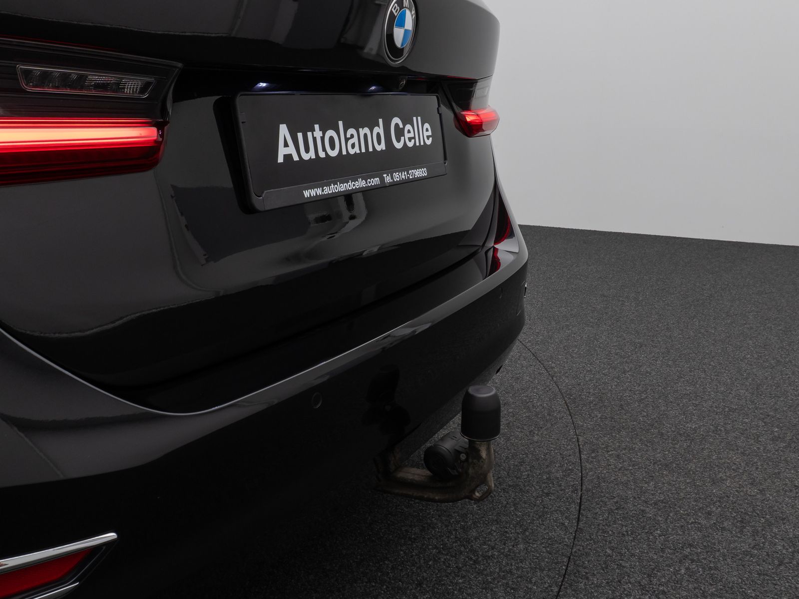 Fahrzeugabbildung BMW 320d xD LuxuryLine Kamera HUD DAB H/K AHK Komfor