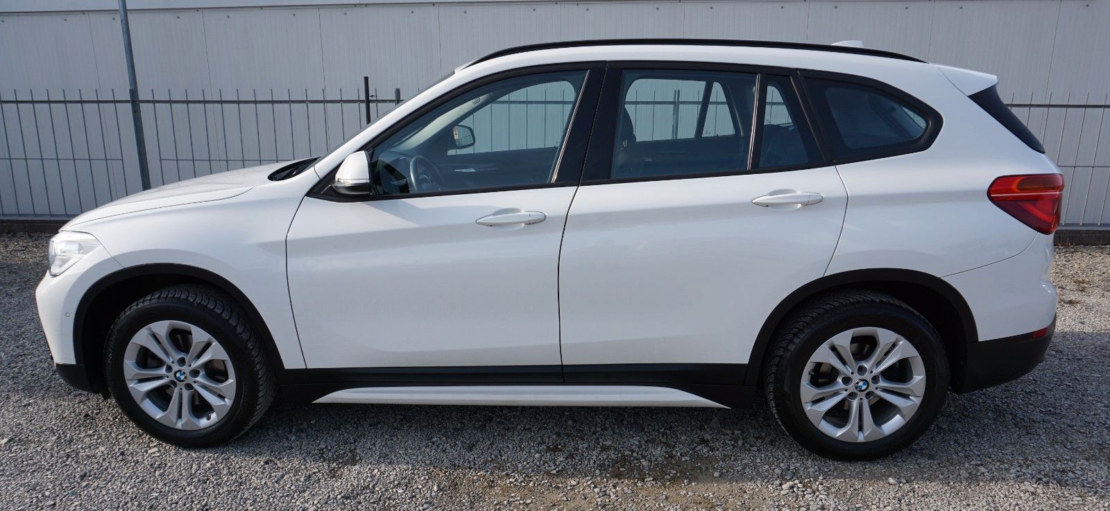 Fahrzeugabbildung BMW X1 sDrive 18i Sport Line, Kamera, PDC, Panorama