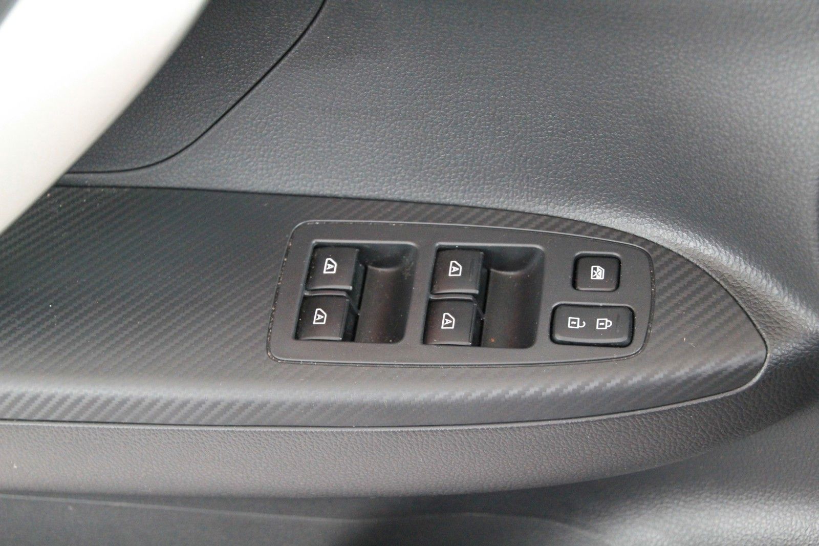 Fahrzeugabbildung Mitsubishi Eclipse Cross Select PHEV 4WD