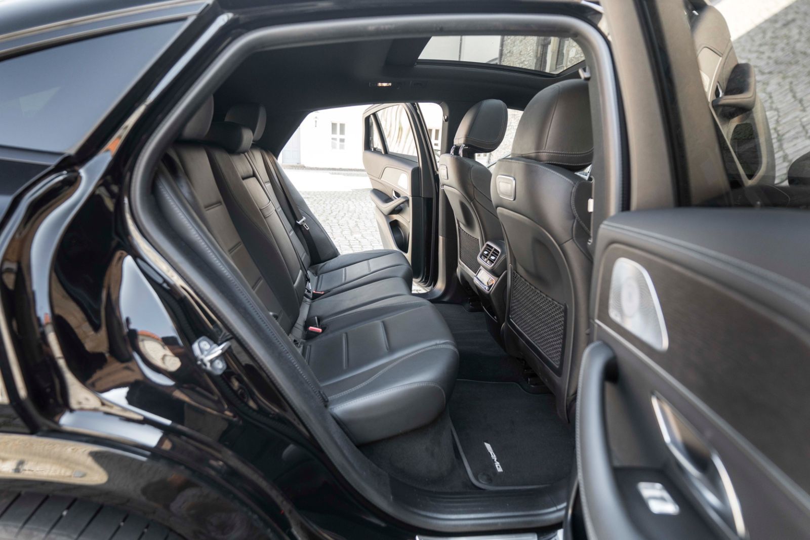 Fahrzeugabbildung Mercedes-Benz GLE 350 d 4MATIC AMG MULTI BURMESTER 360° ACC