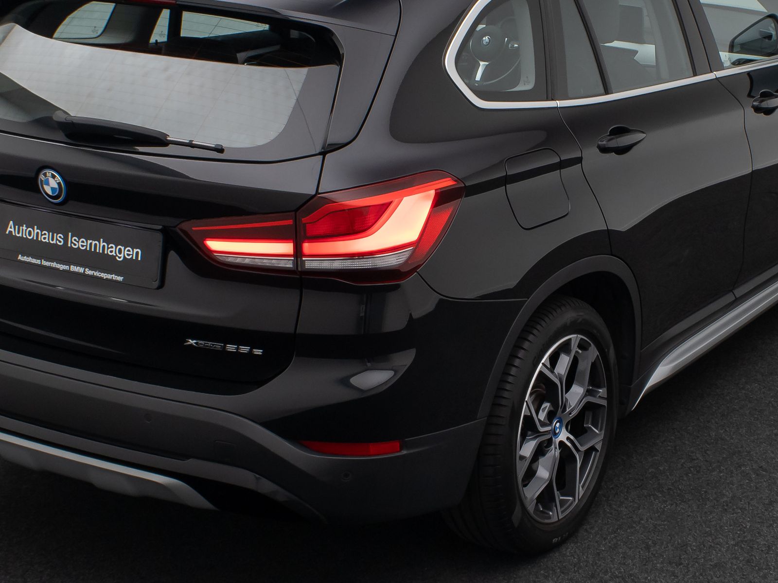 Fahrzeugabbildung BMW X1 xD25e xLine HUD DAB Parkassist Komfort Alarm