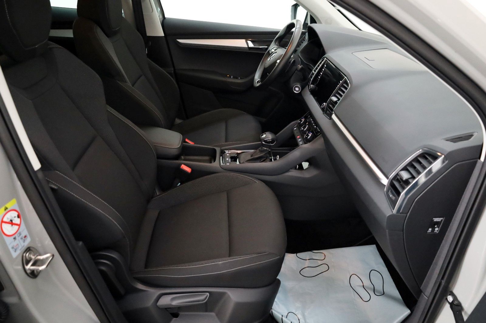 Fahrzeugabbildung SKODA Karoq Ambition,Navi,PDc,8 fach Alräder!