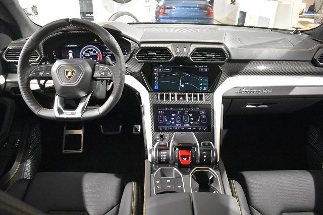 Fahrzeugabbildung Lamborghini Urus LP650 *PANO*Carbon*HeUp*22**Mietkauf*