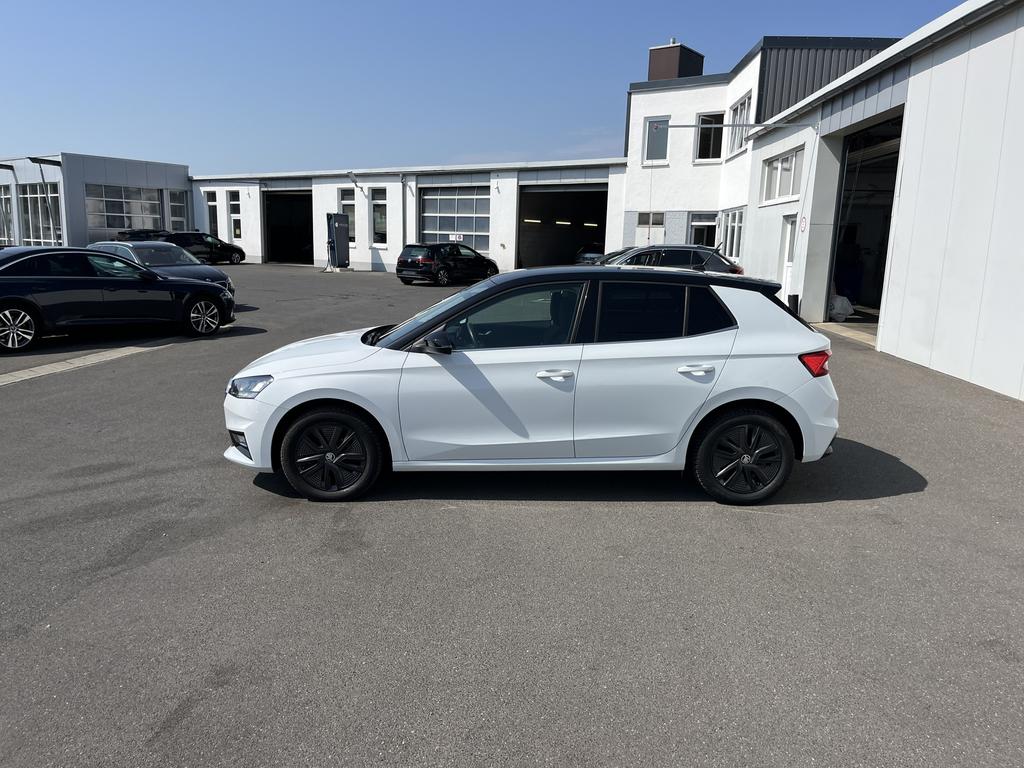 Skoda Fabia 2022 г. Белый, пробег 26995 км