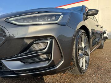 Bild 7 Ford Focus Turnier ST X Sportpaket HUD Navi Leder dig