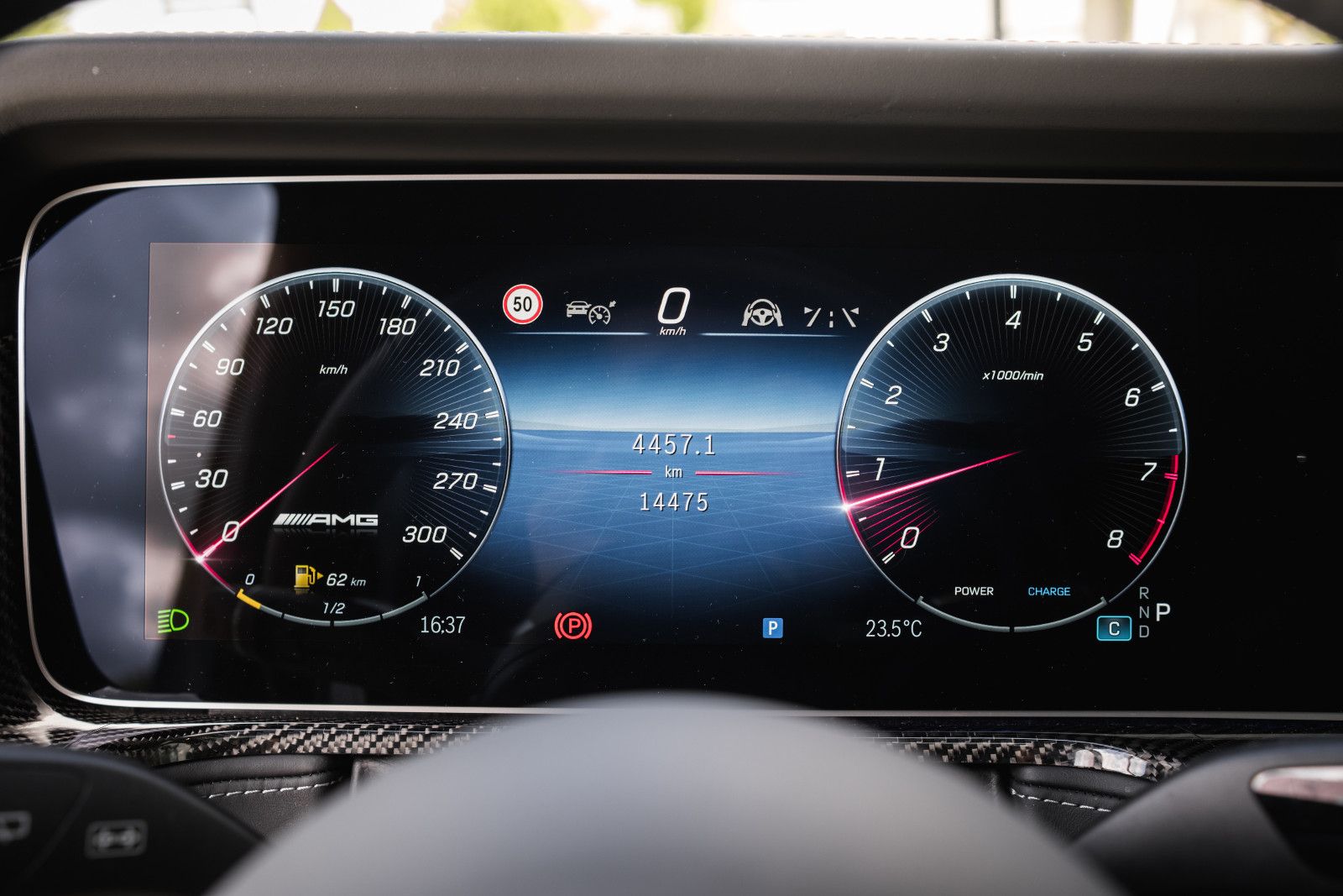 Fahrzeugabbildung Mercedes-Benz G 63 AMG-Perform.Paket-Superior-NightP.-Carbon