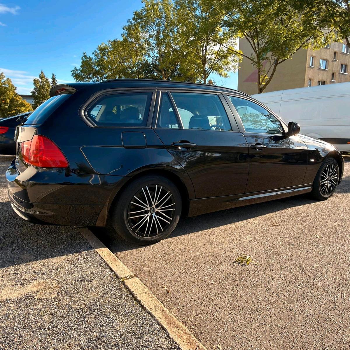 BMW 320 2011 — photo 7