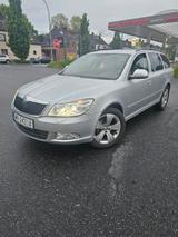 Skoda skoda octavia 1.6   diesel.2012 jahr  polo... - Skoda Octavia aus 2012 mit Diesel-Antrieb: Kombi, 1.6
