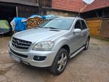 Mercedes-Benz ML 320 CDI 4MATIC - - graue Mercedes-Benz ML 320