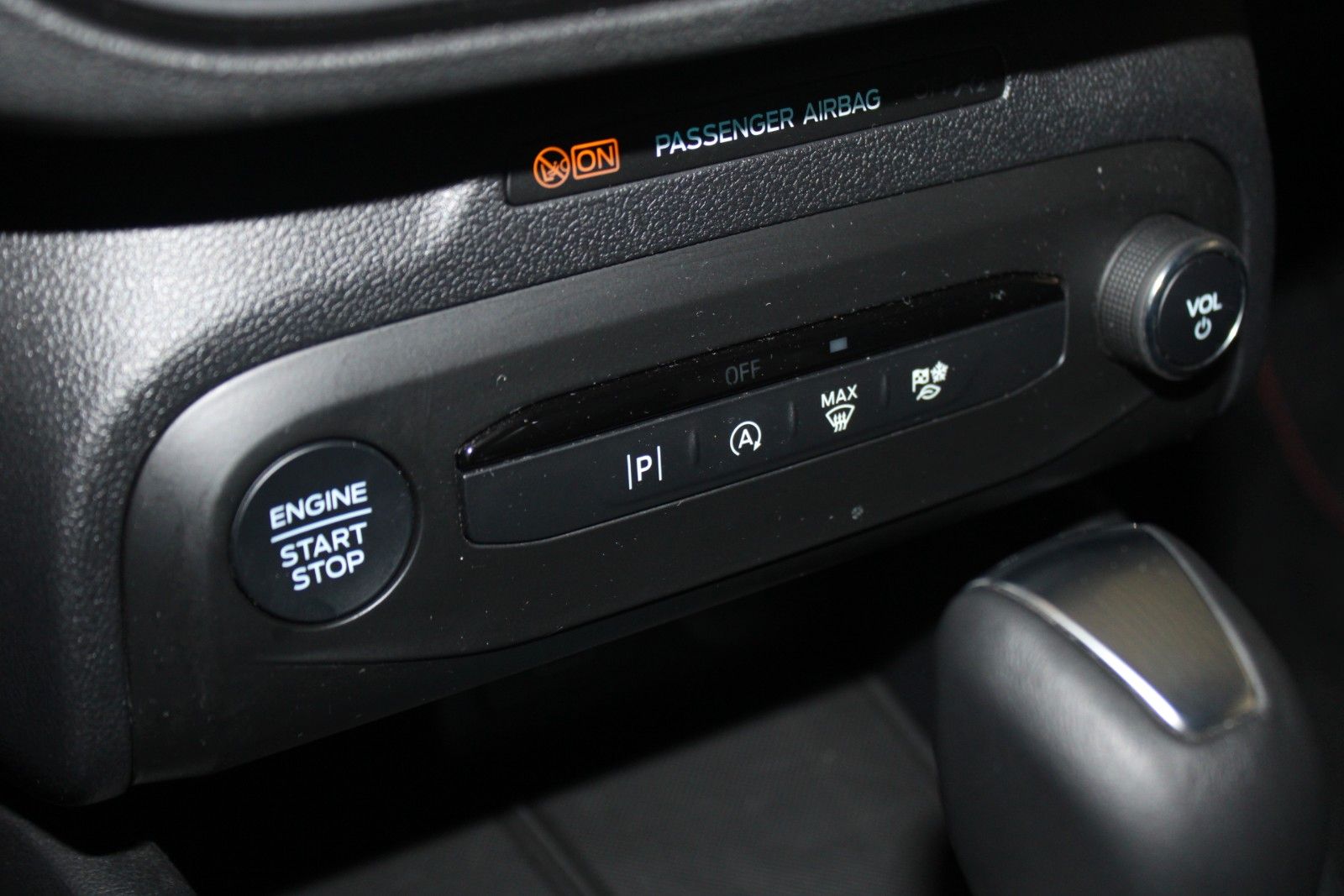 Fahrzeugabbildung Ford Focus ST-Line Aut. LED AHK ACC B&O WinterPak uvm