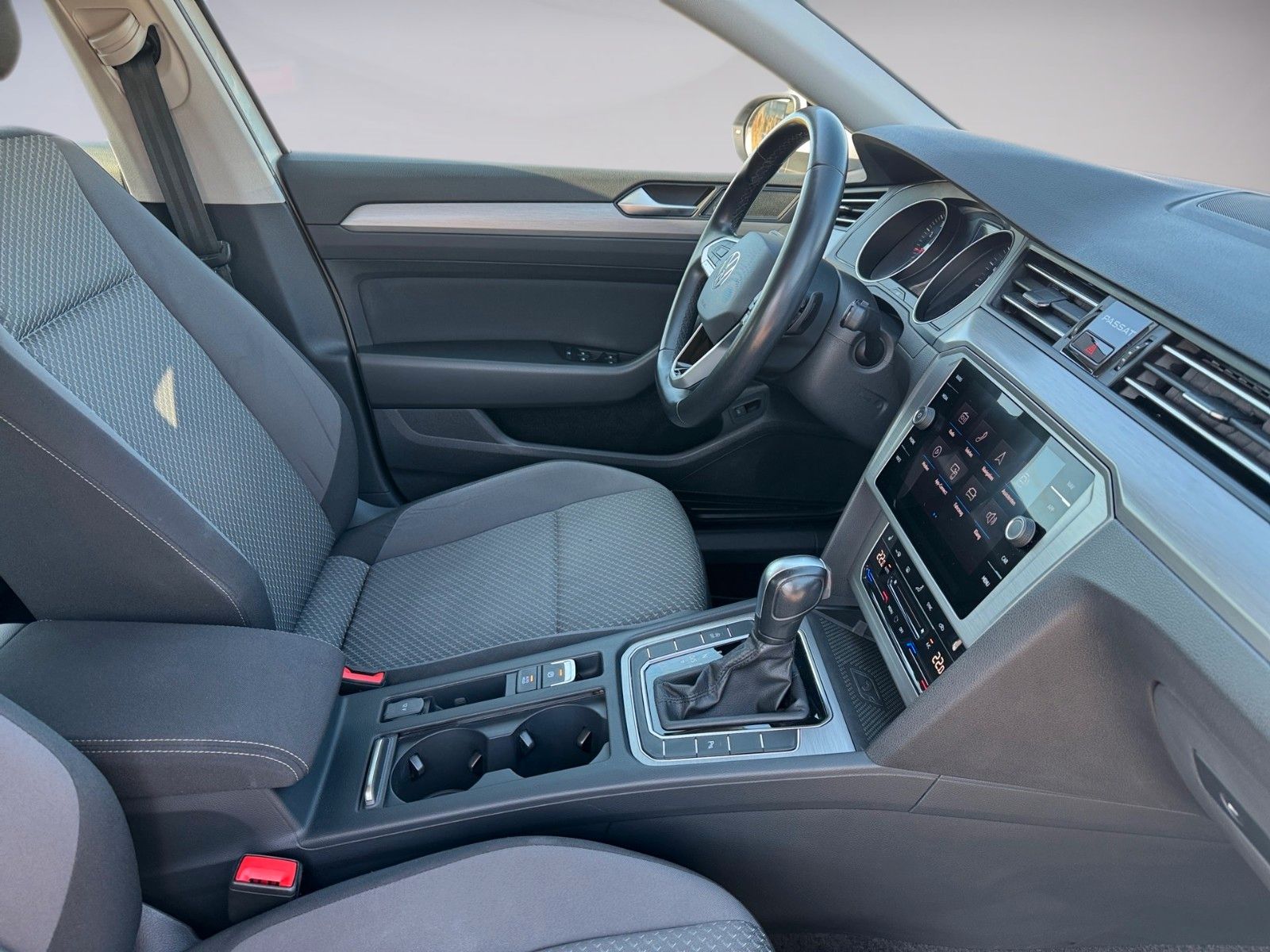 Fahrzeugabbildung Volkswagen Passat Variant Conceptline 1.5 TSI