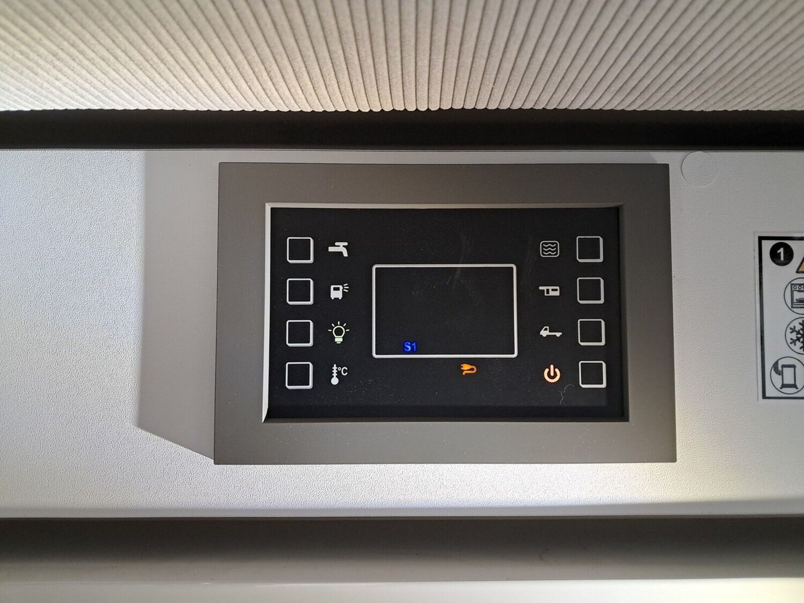 Fahrzeugabbildung Forster T F699 EB LTE,Solar,Markise,Lithium,Hubbett