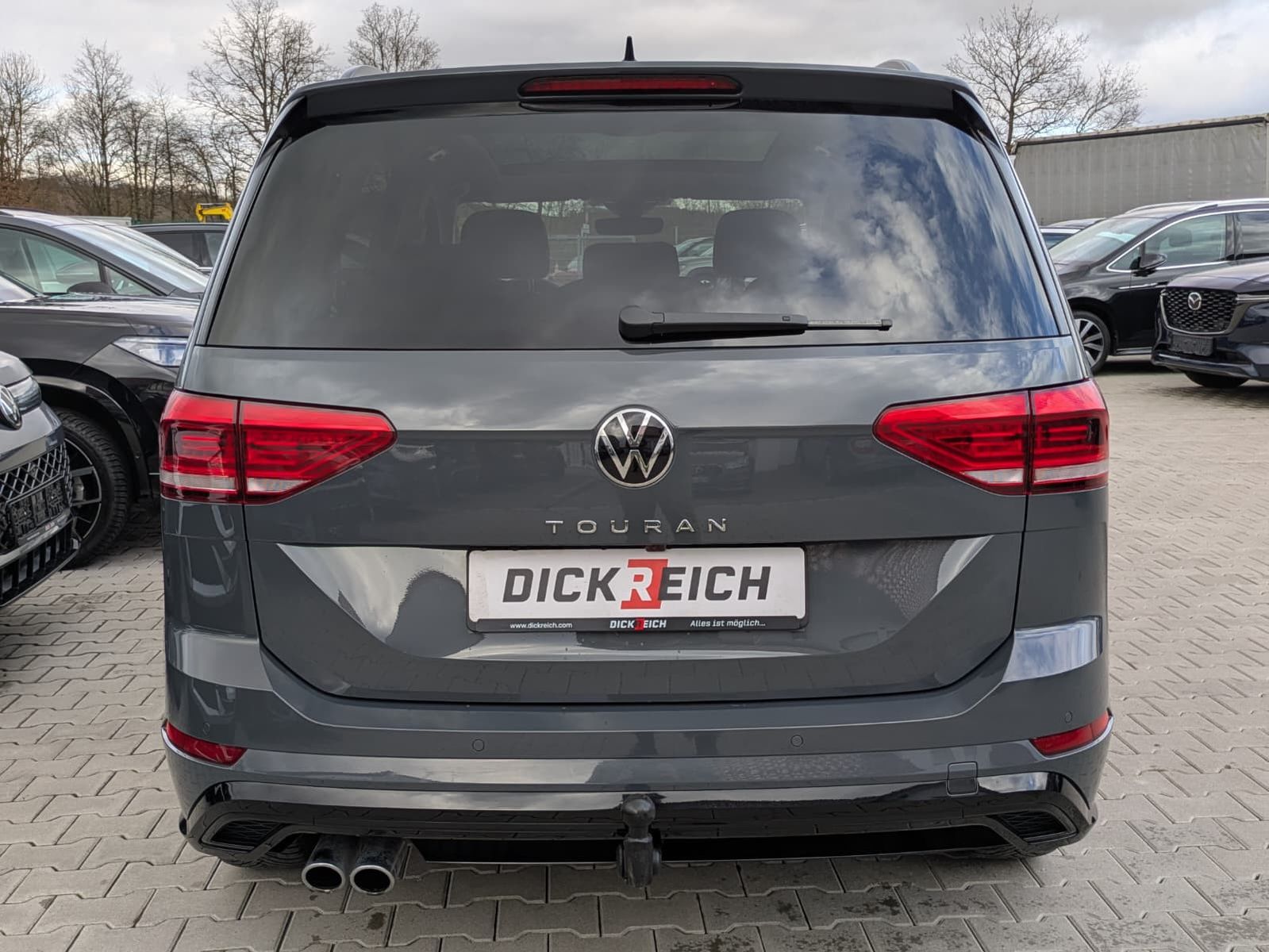 Fahrzeugabbildung Volkswagen Touran 2.0 DSG R-Line High BLACK Pano 7Si IQ AHK