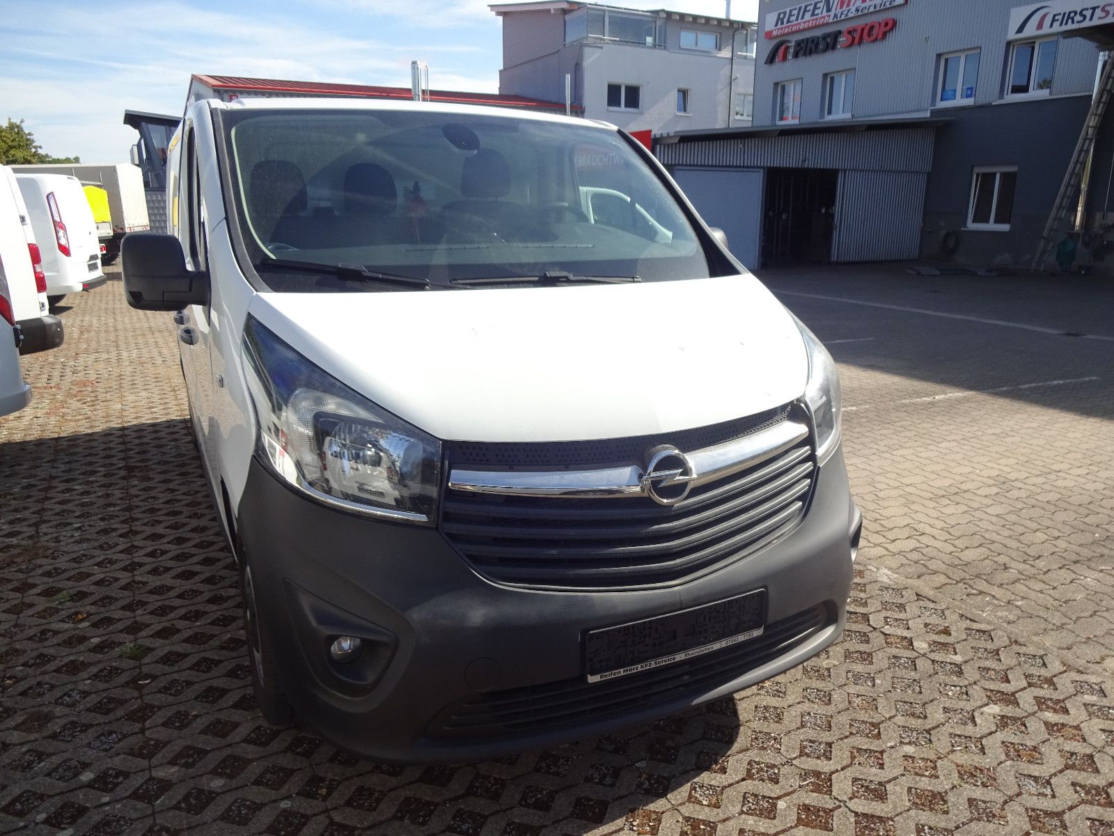 Opel Vivaro - 1