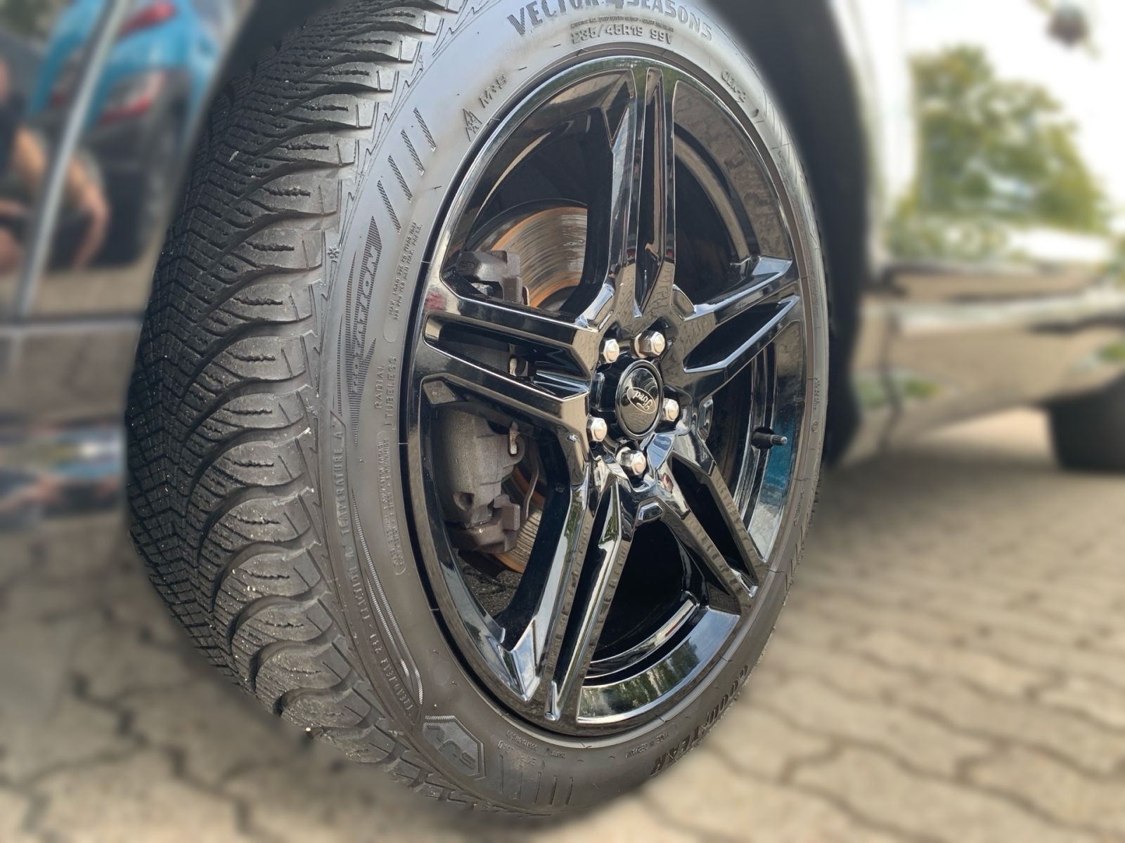 Fahrzeugabbildung Ford Kuga 1.5 EcoBoost Automatik Vignale 4x4 AHK