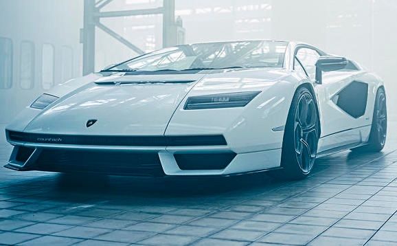 Lamborghini Countach LP 800-4 stock !!!