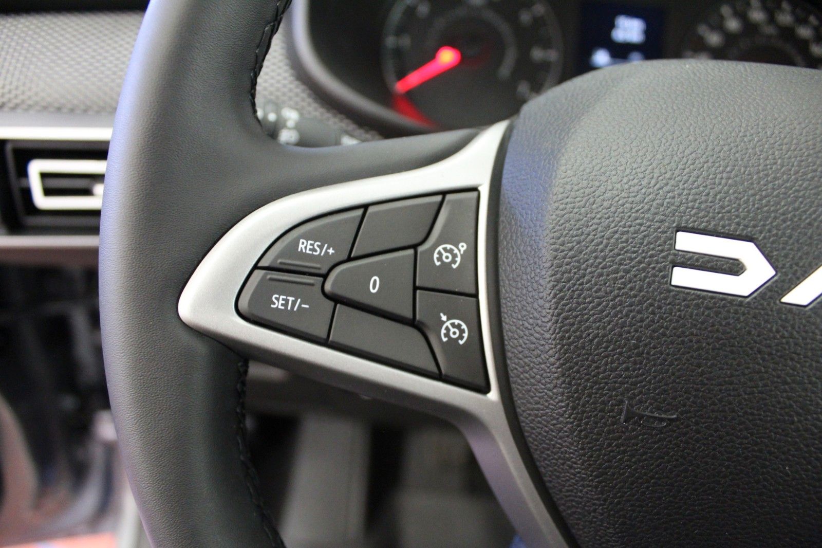 Fahrzeugabbildung Dacia Logan III TCe 90 Expression*Media Nav*PDC*