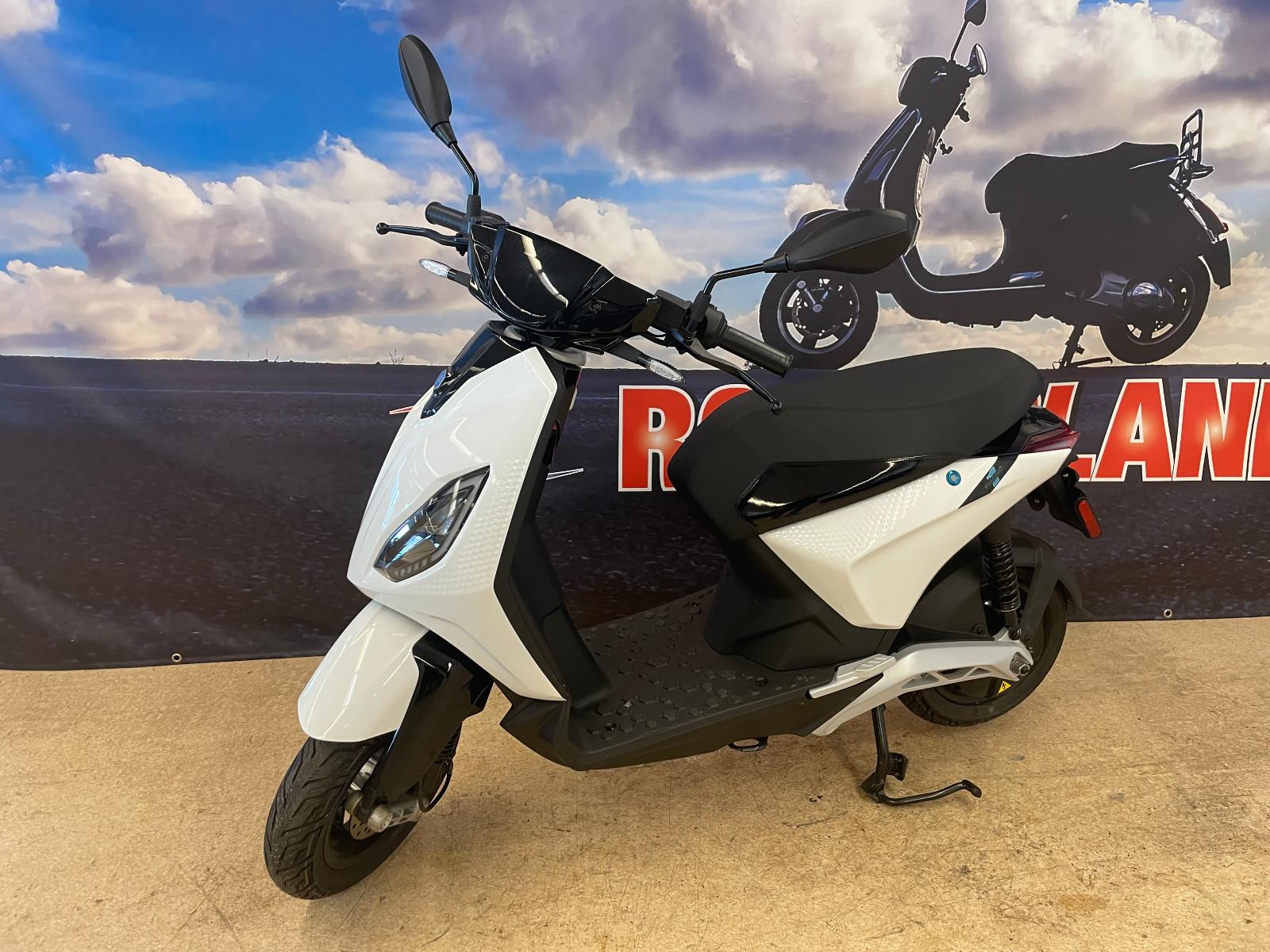 Piaggio 1 Elektroroller 45 km/h  nur 44 km LED
