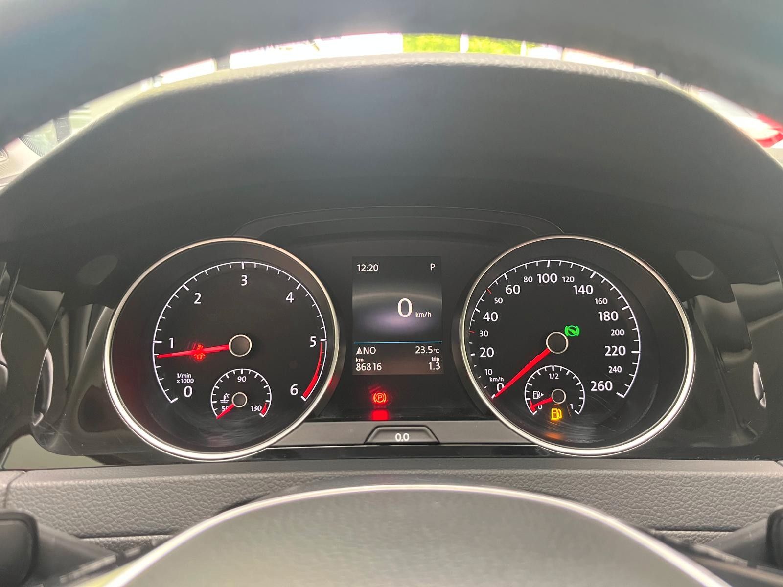 Fahrzeugabbildung Volkswagen Golf VII Variant 2.0 TDI Highline*Pano*RFK*AHK*L