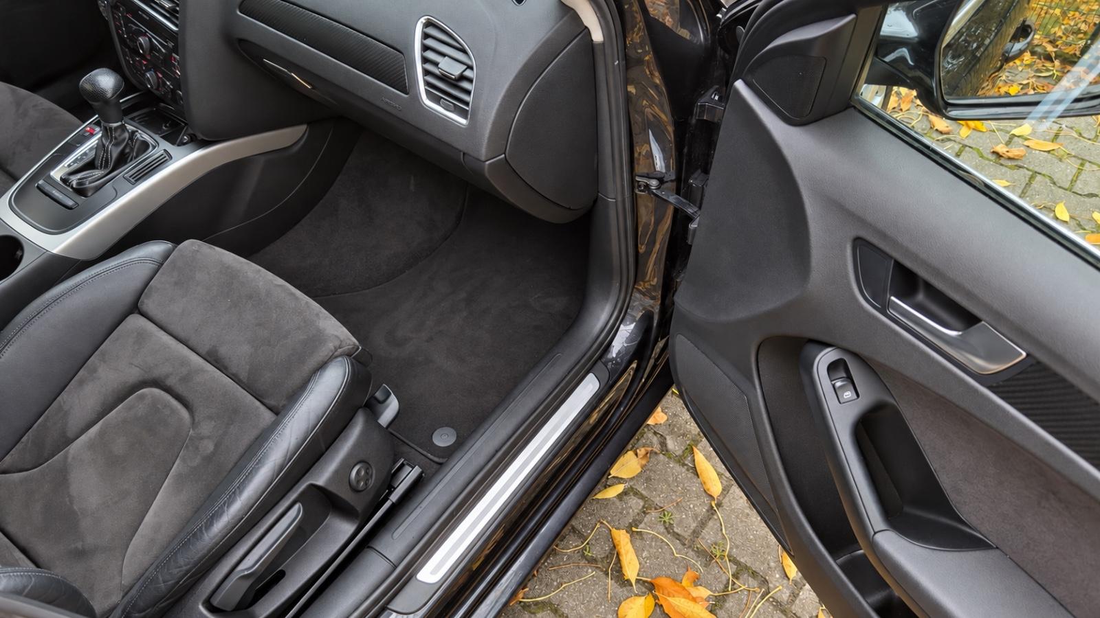 Audi A4 2009 — photo 24