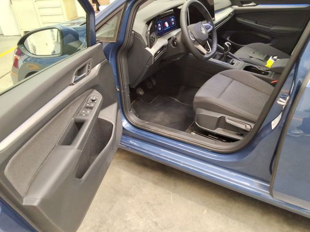 Fahrzeugabbildung Volkswagen Golf VIII Variant TSI Life LED Navi AID ACC RFK