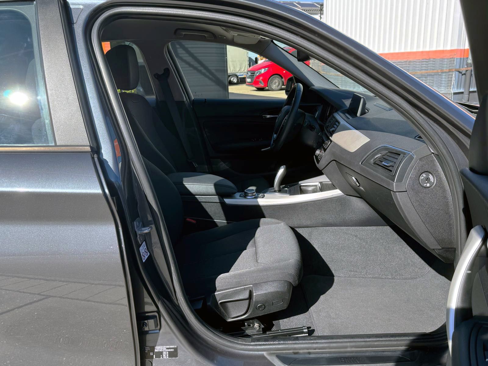 Fahrzeugabbildung BMW 118i 5-trg. Aut. Advantage LED TEMP PDC SHZ NAV
