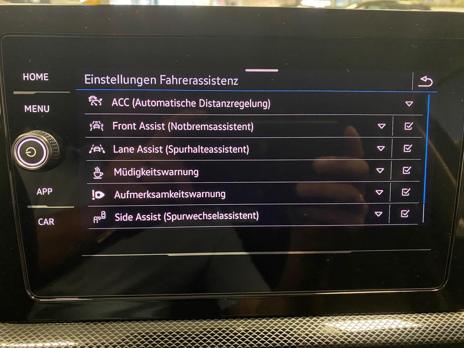 Fahrzeugabbildung Volkswagen T-Cross 1.0 TSI Life+APP+ACC+TOTWINKEL+KAMERA+++