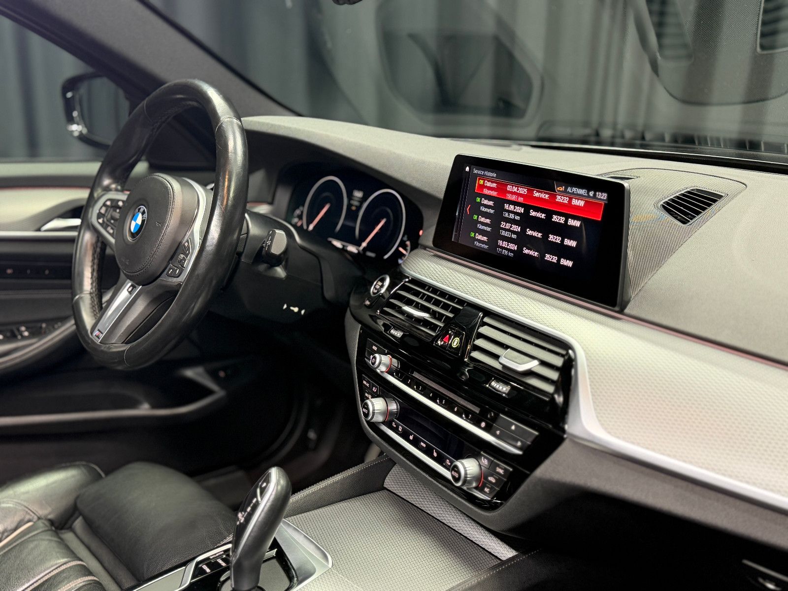 Fahrzeugabbildung BMW 540i Touring xDrive M Sport|HIFI|HuD|PANO|KEYLES