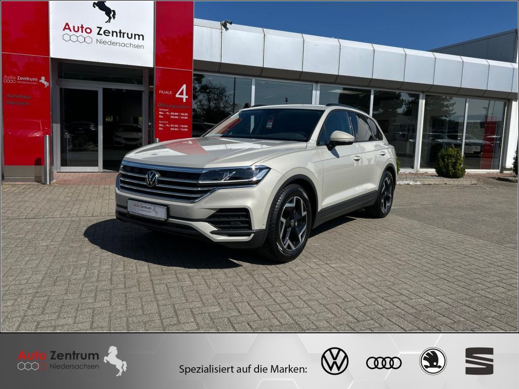 Volkswagen Touareg - 1