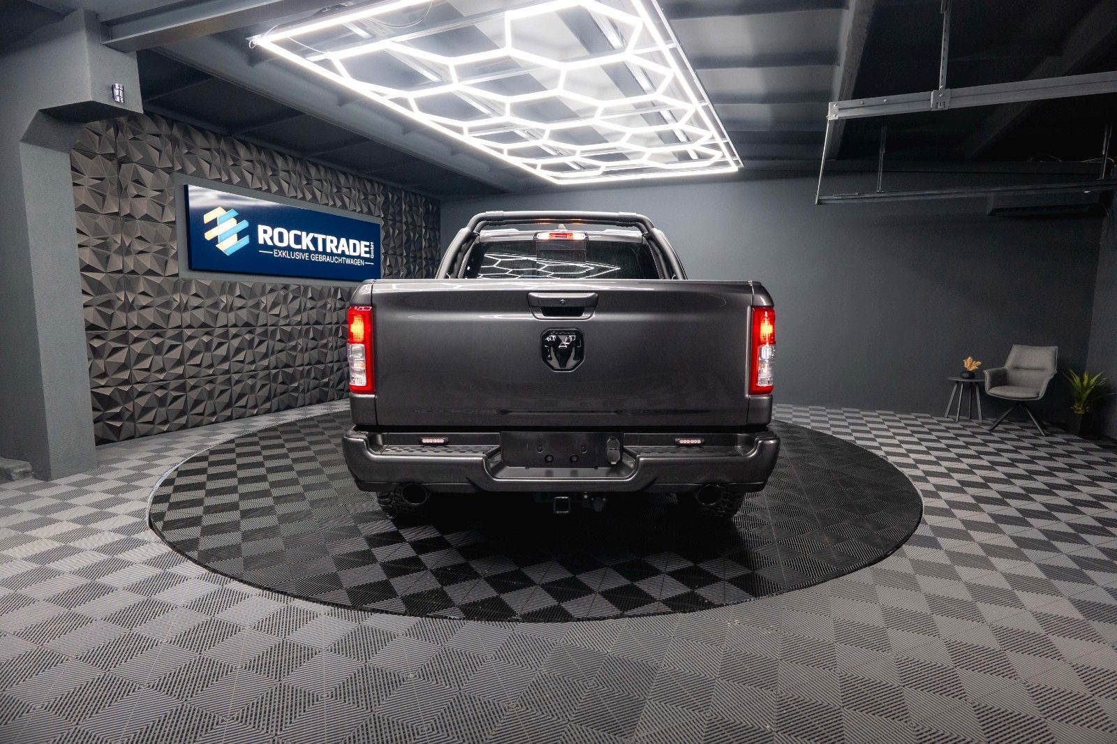 Fahrzeugabbildung Dodge RAM 5.7 V8 HEMI 4x4 OFFROAD Night Limited 19%