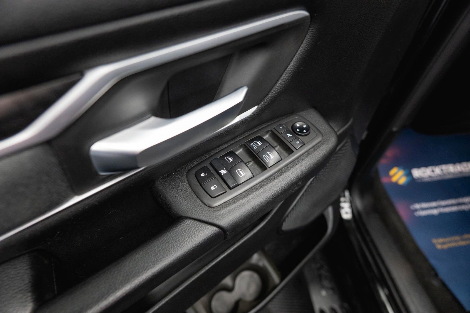 Fahrzeugabbildung Dodge RAM 5.7 V8 HEMI 4x4 Offroad Night-Edition LPG