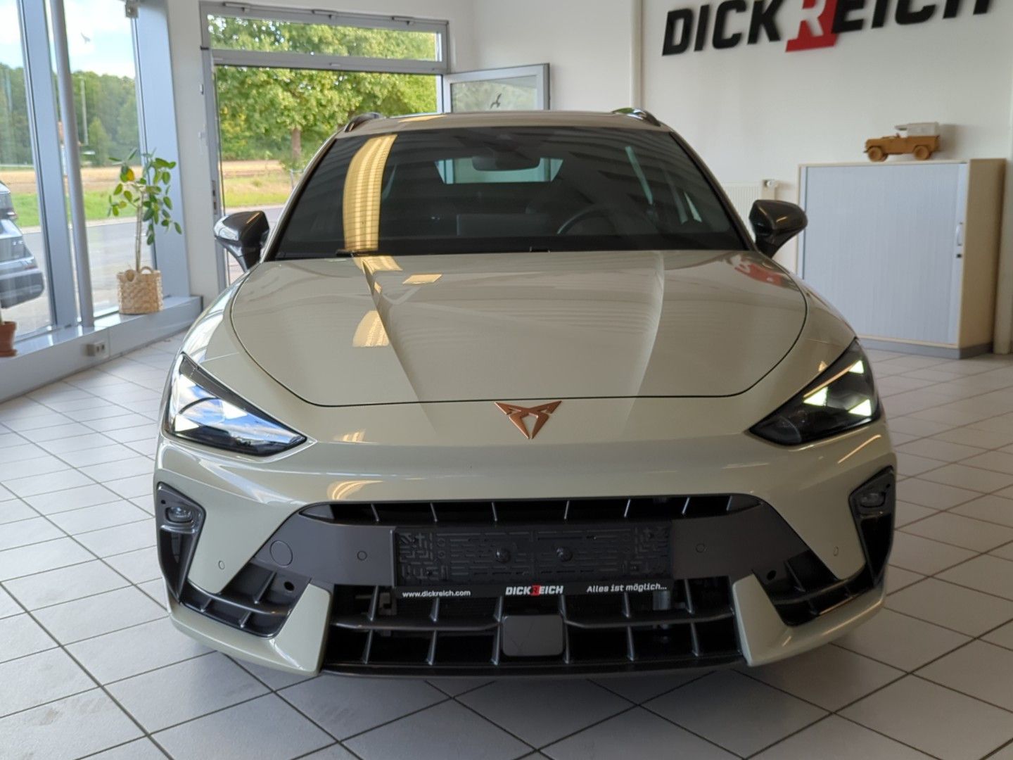 CUPRA Leon 1.5 eTSI Sennh Matrix Pano Edge/Dynamic AHK - Image 2