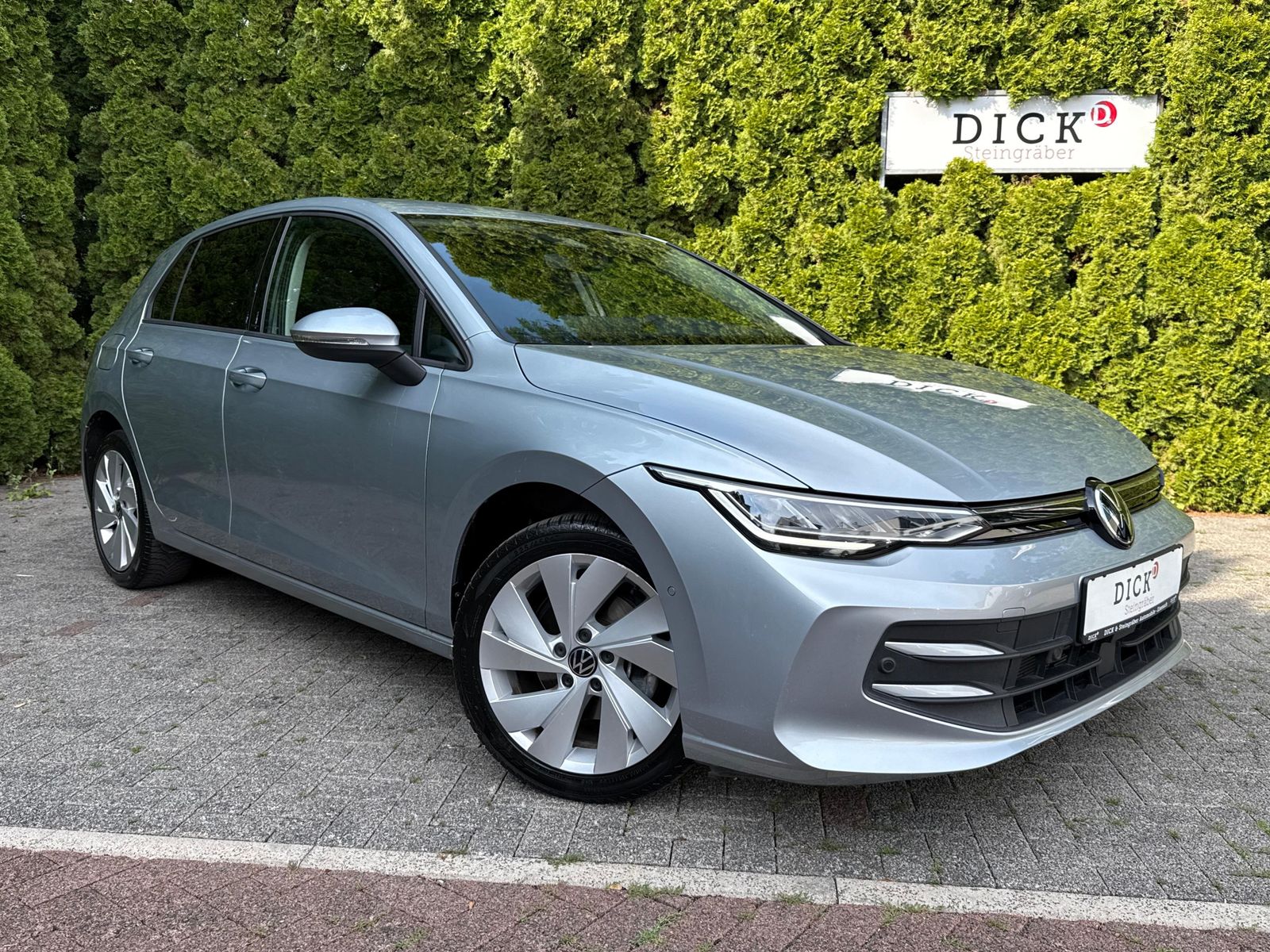 Fahrzeugabbildung Volkswagen Golf 2.0 TDI DSG Goal LED+KAM+ACC+SHZ+CARPL+AMBI