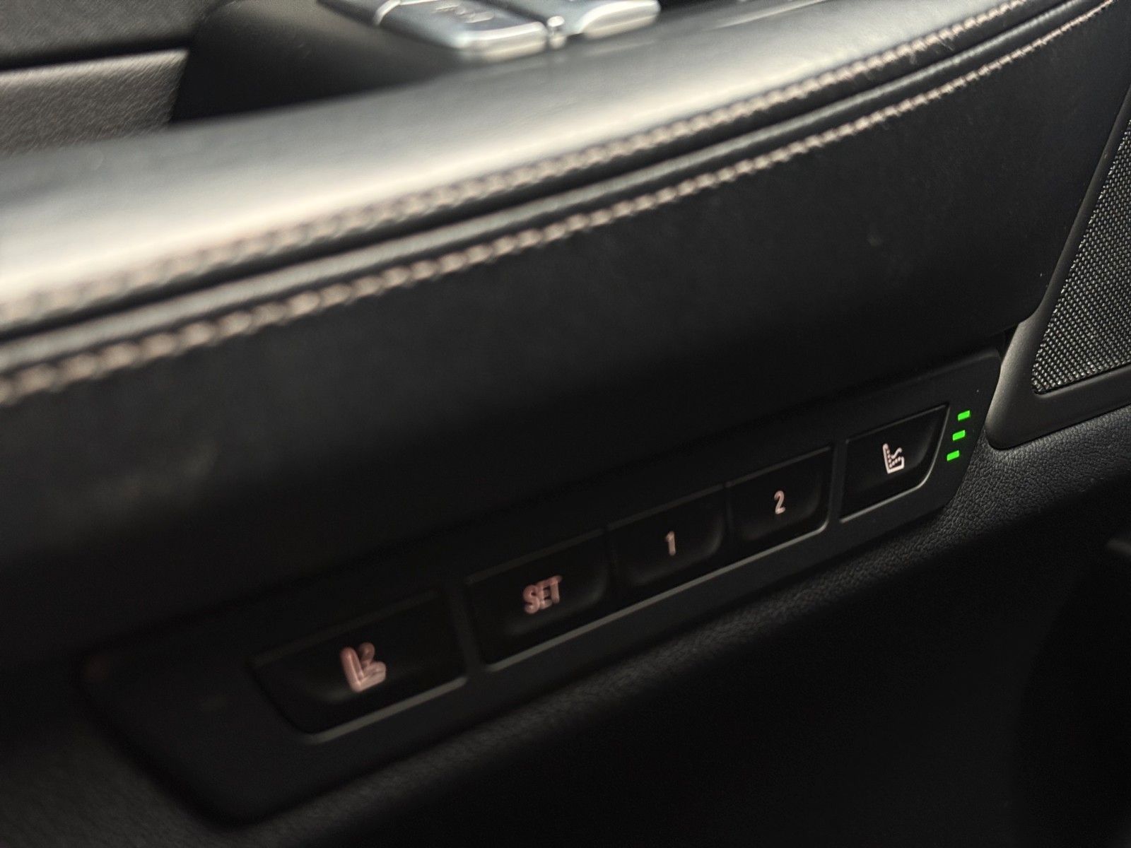 Fahrzeugabbildung BMW 750Li xDrive *M-Sport*H&K*Skylounge*HUD*Masssage