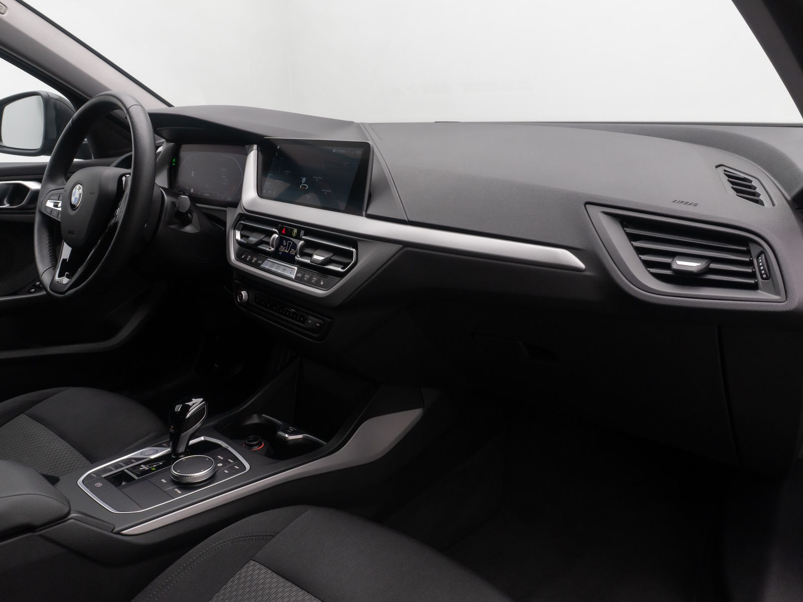 Fahrzeugabbildung BMW 118d GeschwindigReg PDC DAB LED CockpitPro WLAN