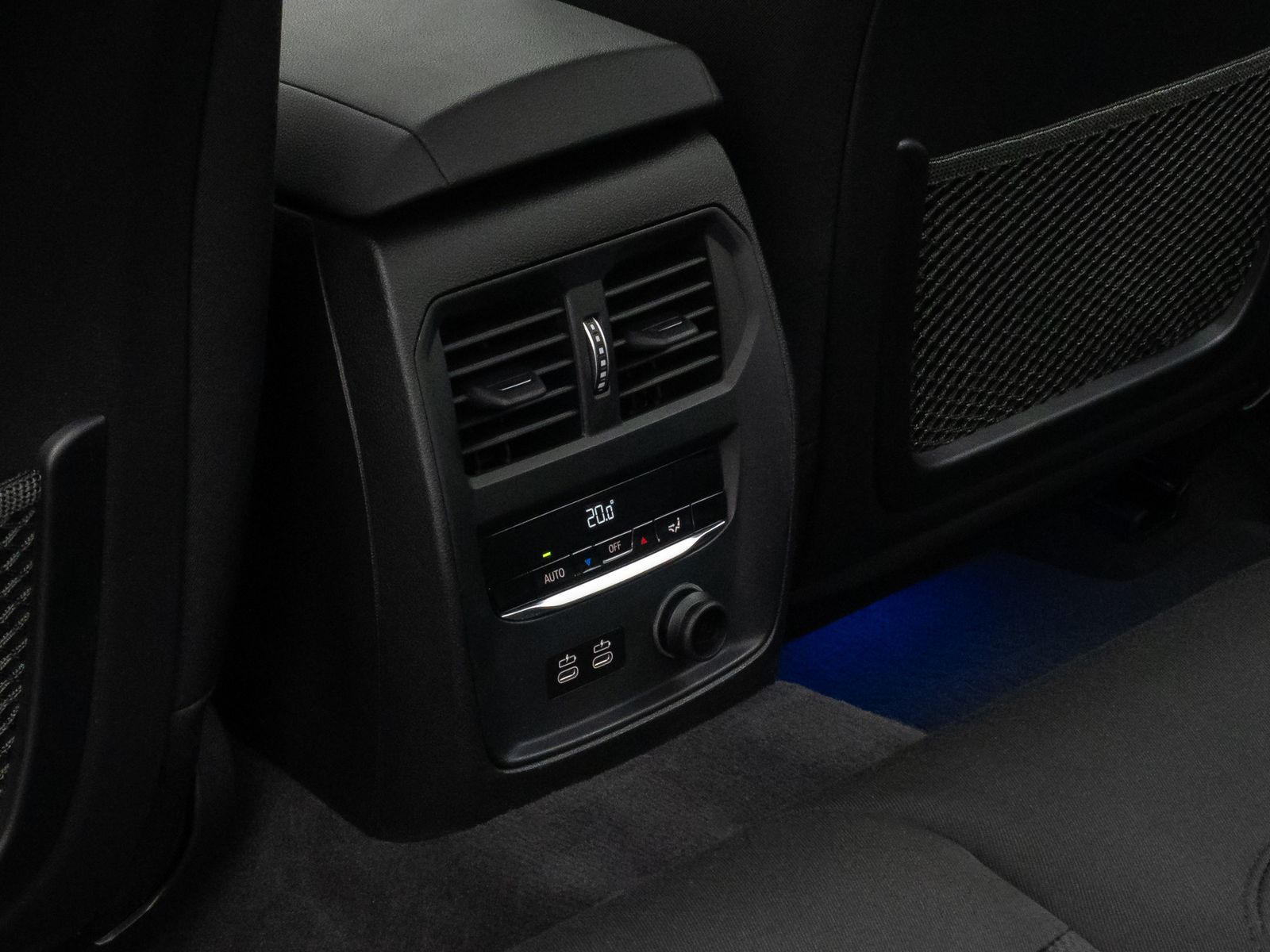 Fahrzeugabbildung BMW 320i Alarm PDC Komfort LED FernlichtAss HiFi 18"
