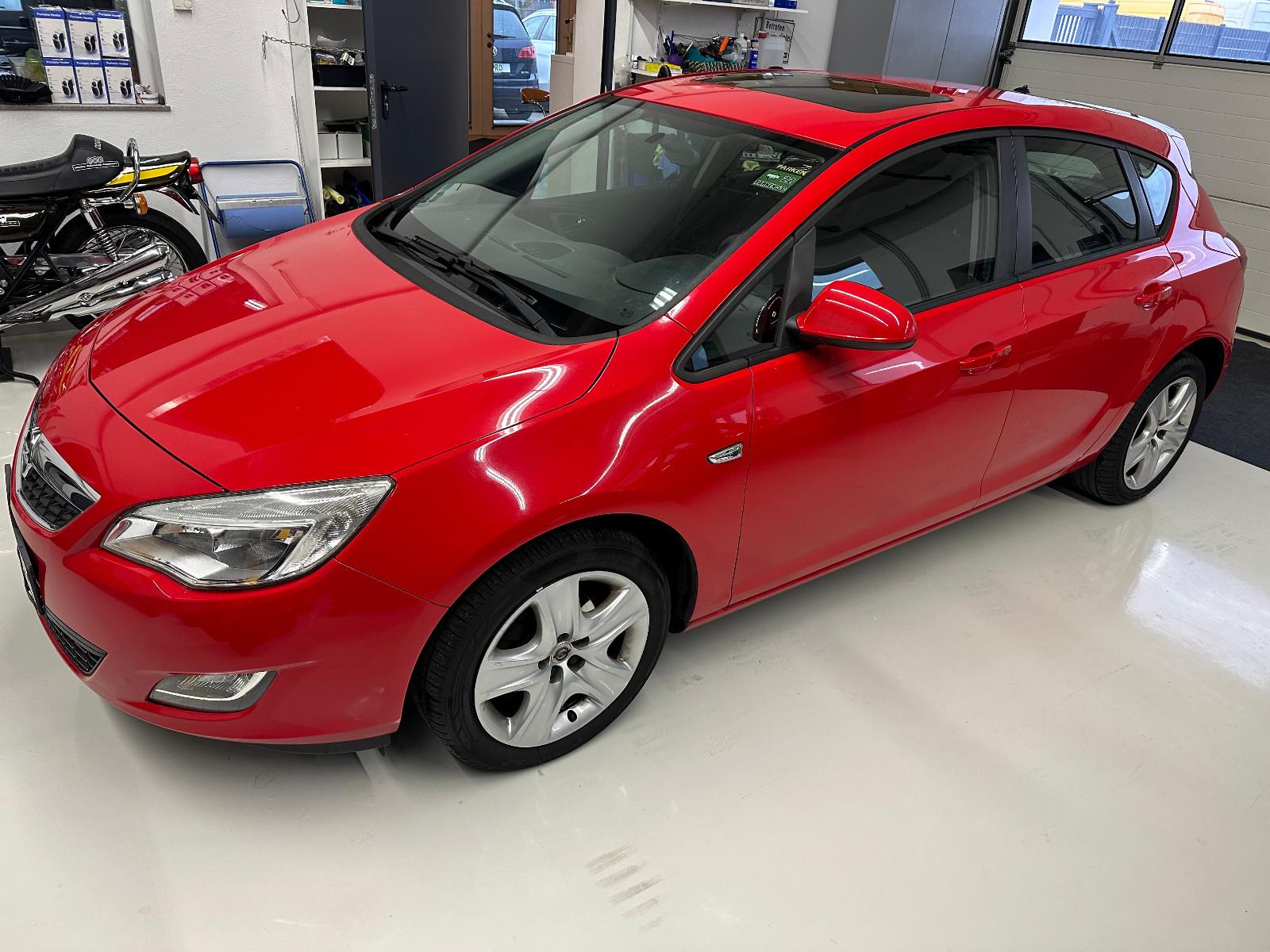 Opel Astra J Lim. 5-trg. Edition